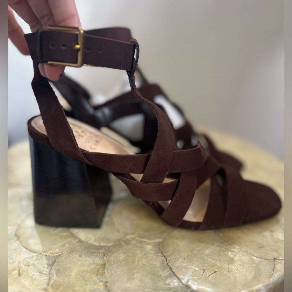 NWOT Vince Camuto Sutellie Leather Sandals size 8